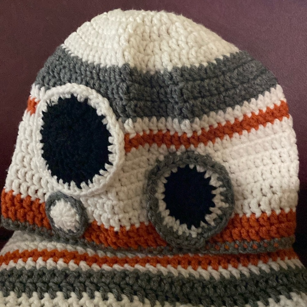 Star Wars BB-8 knitted beanie and scarf with hand pockets